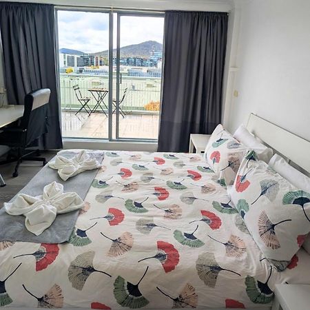 Dana-Cozy Private Room In Shared Central Apt-Rm 2 Canberra Bagian luar foto
