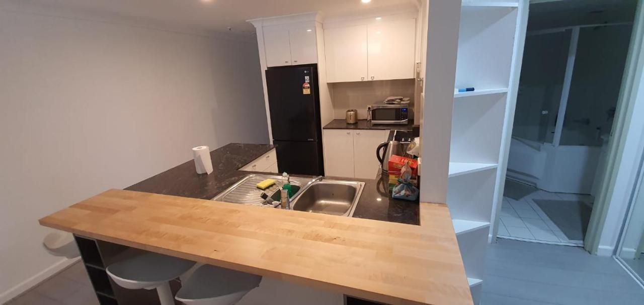 Dana-Cozy Private Room In Shared Central Apt-Rm 2 Canberra Bagian luar foto