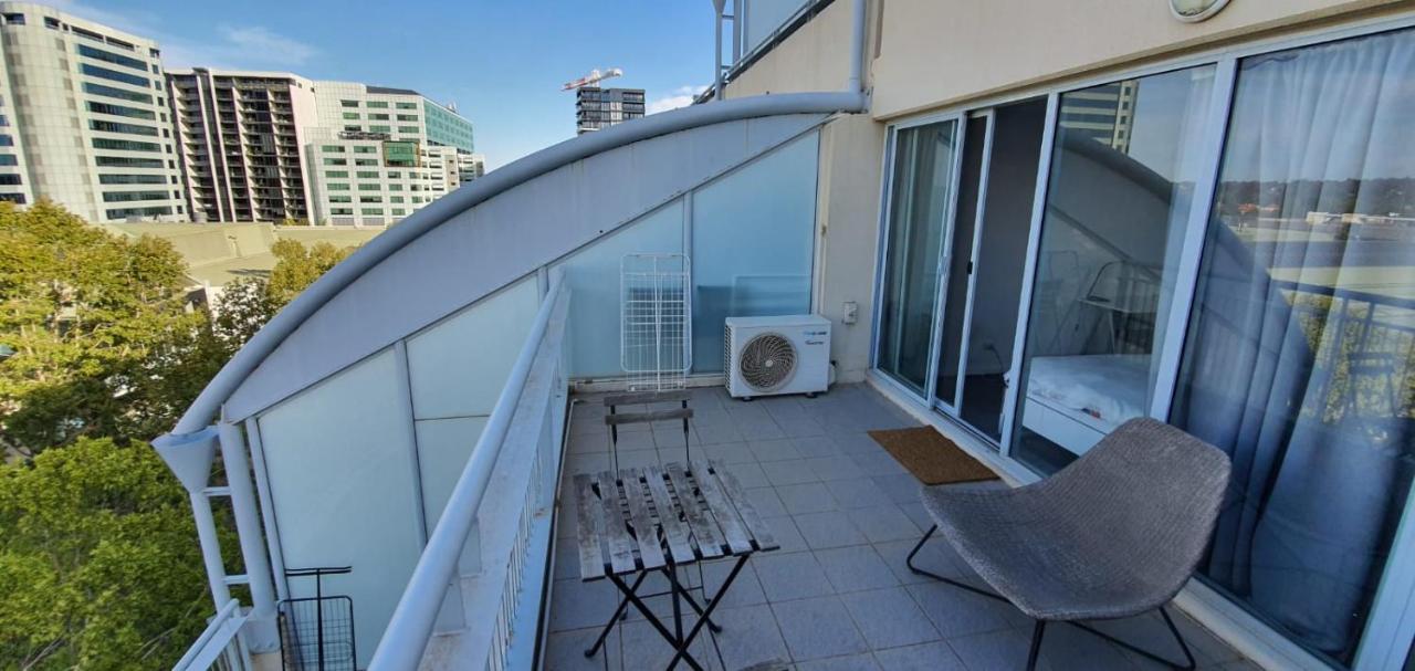 Dana-Cozy Private Room In Shared Central Apt-Rm 2 Canberra Bagian luar foto