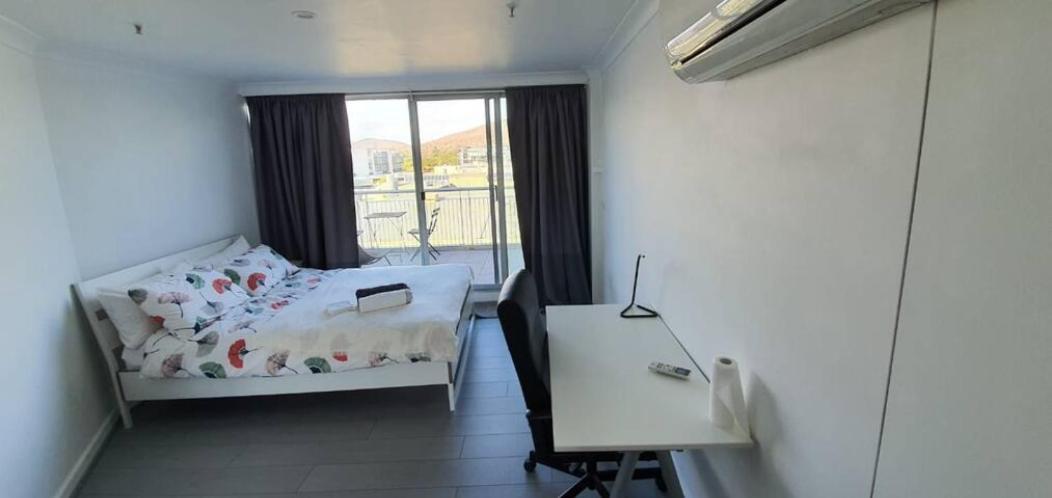 Dana-Cozy Private Room In Shared Central Apt-Rm 2 Canberra Bagian luar foto