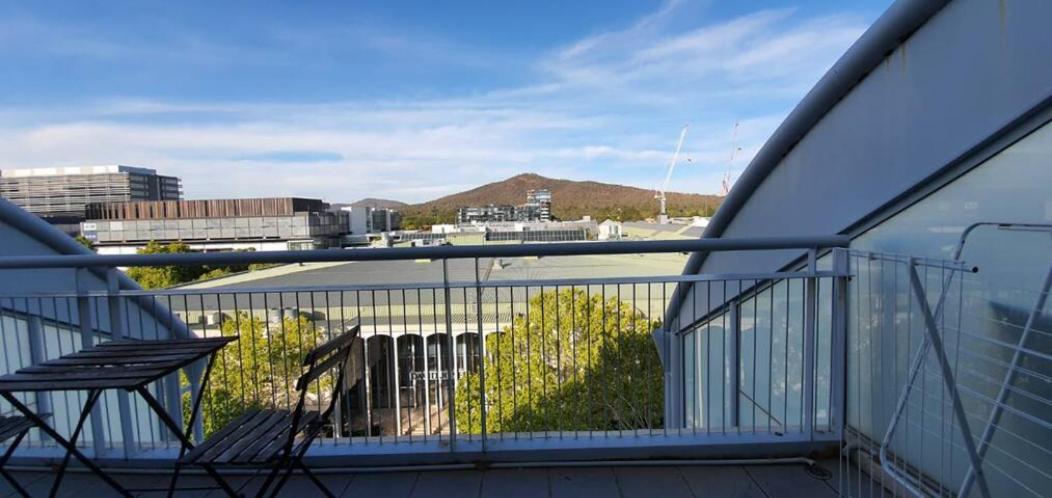 Dana-Cozy Private Room In Shared Central Apt-Rm 2 Canberra Bagian luar foto