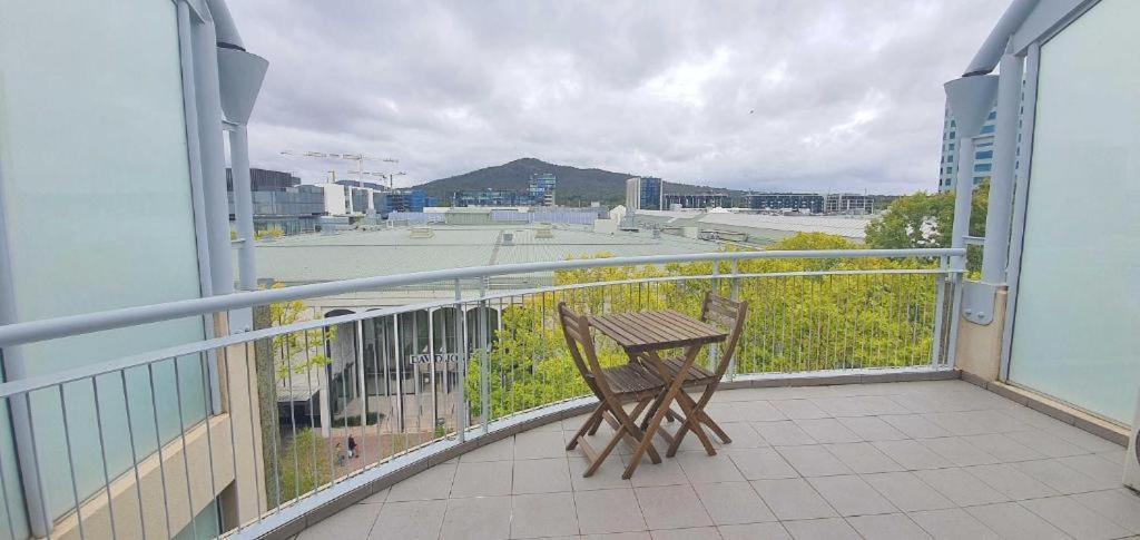 Dana-Cozy Private Room In Shared Central Apt-Rm 2 Canberra Bagian luar foto
