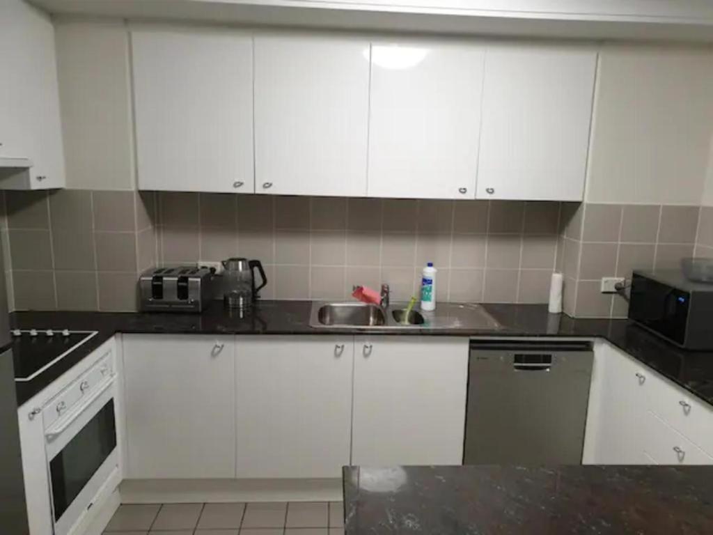 Dana-Cozy Private Room In Shared Central Apt-Rm 2 Canberra Bagian luar foto