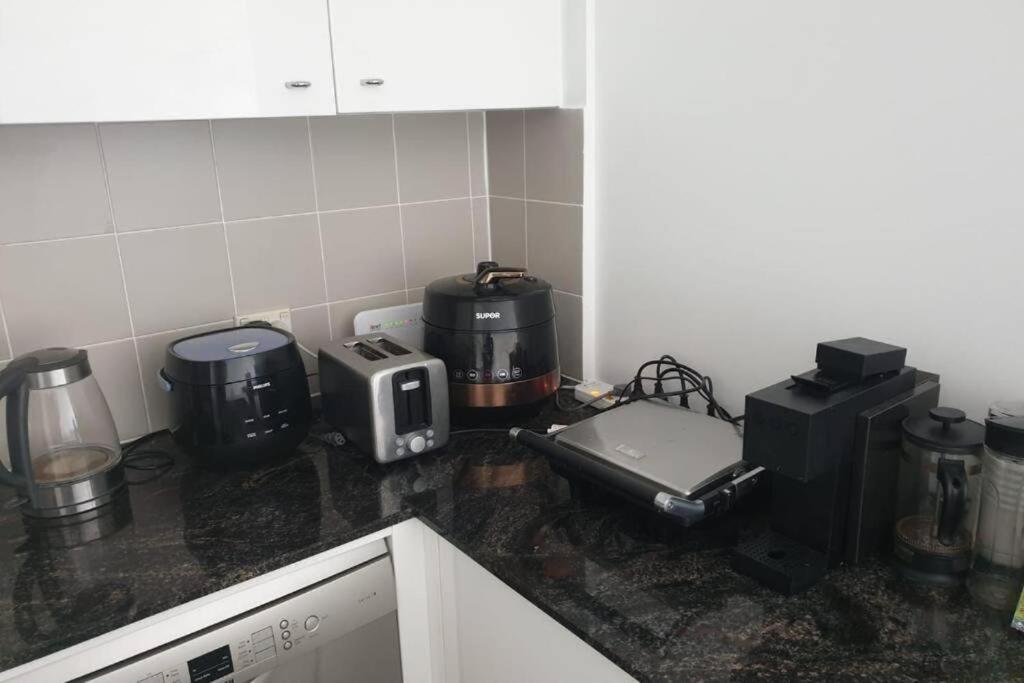 Dana-Cozy Private Room In Shared Central Apt-Rm 2 Canberra Bagian luar foto