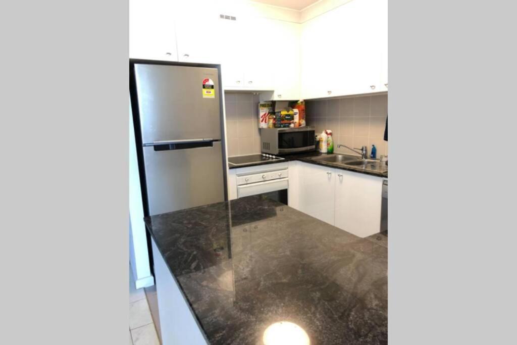 Dana-Cozy Private Room In Shared Central Apt-Rm 2 Canberra Bagian luar foto