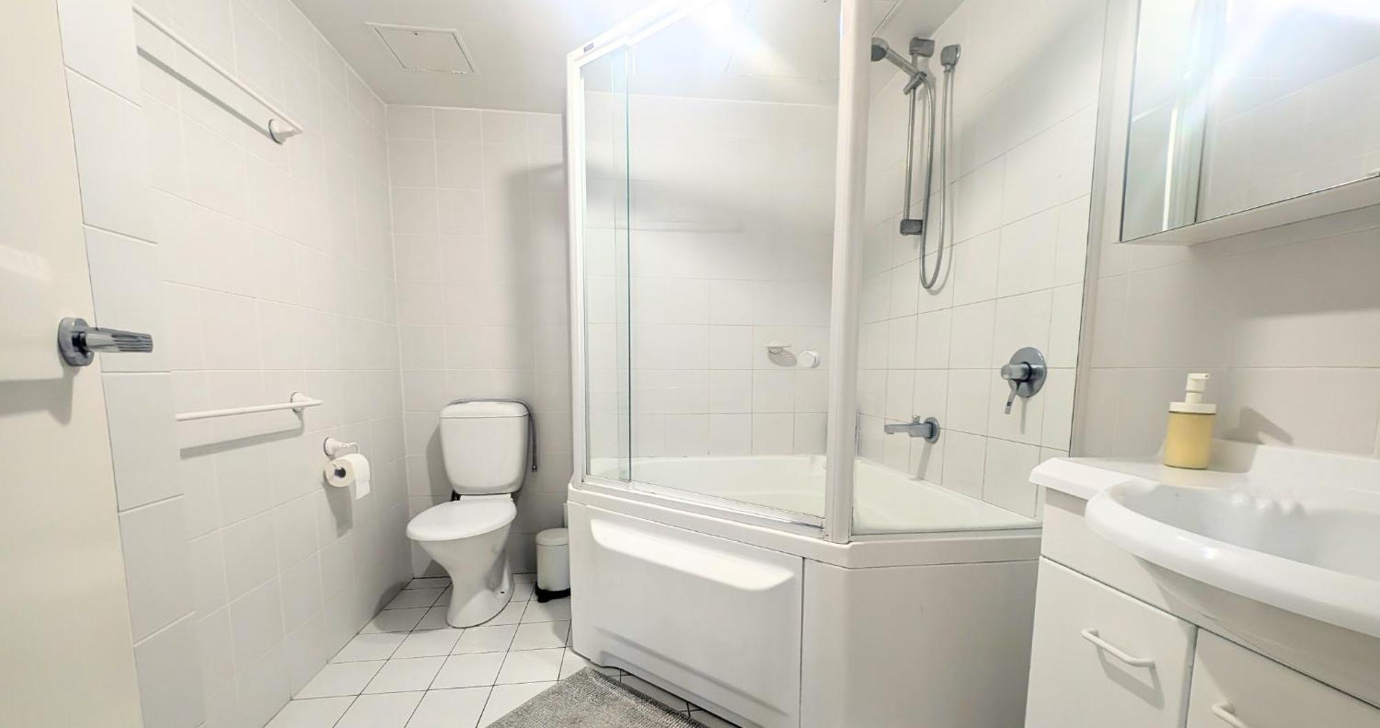 Dana-Cozy Private Room In Shared Central Apt-Rm 2 Canberra Bagian luar foto