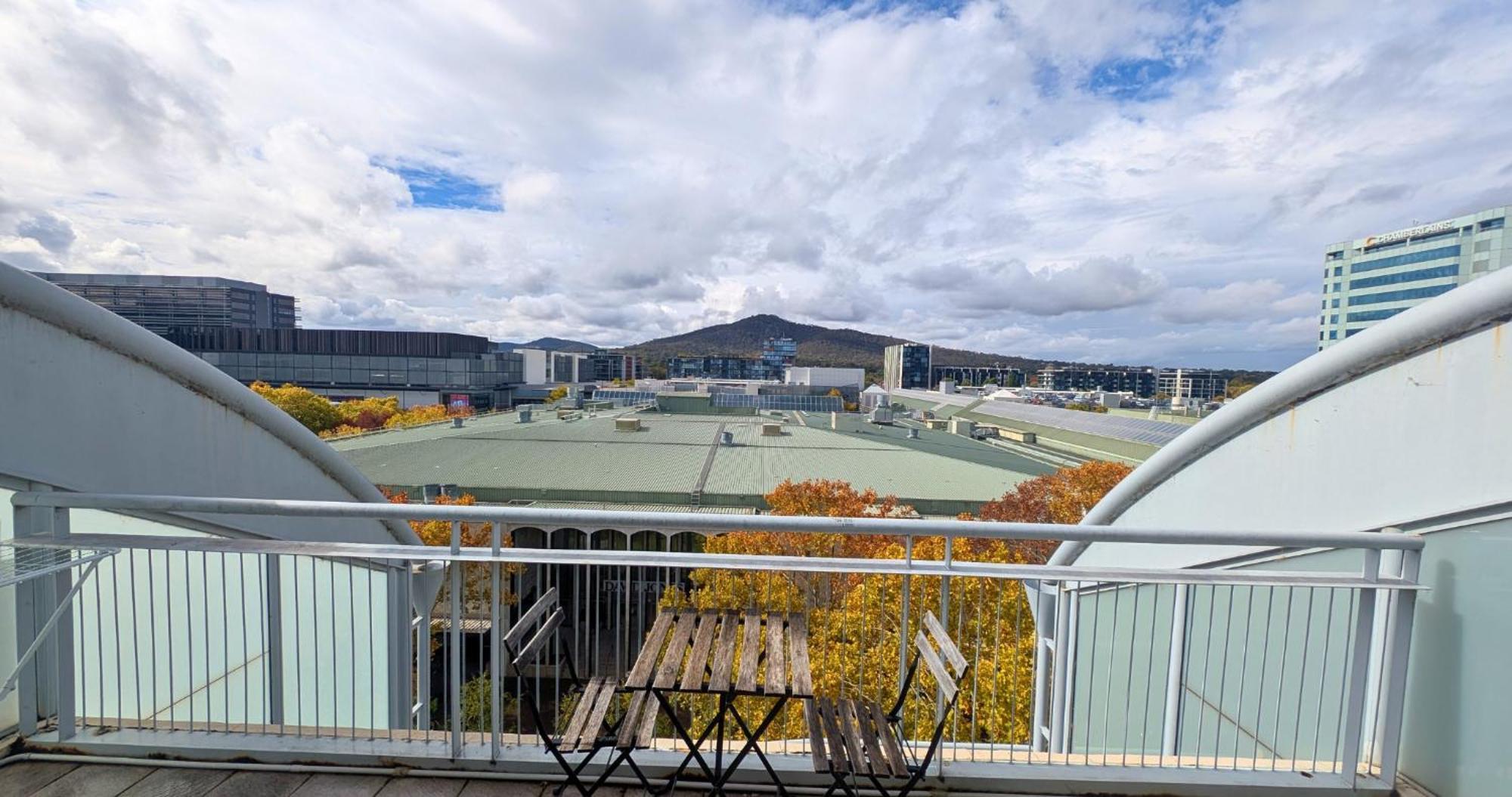 Dana-Cozy Private Room In Shared Central Apt-Rm 2 Canberra Bagian luar foto